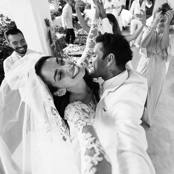 Daniel Alves e a modelo Joana Sanz são casados desde 2017