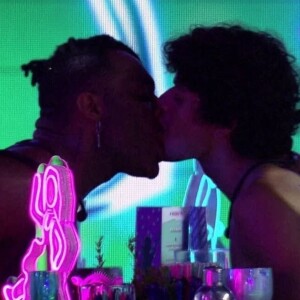 BBB 23: Fred Nicácio e Gabriel Santana protagonizaram um beijo na primeira festa da edição