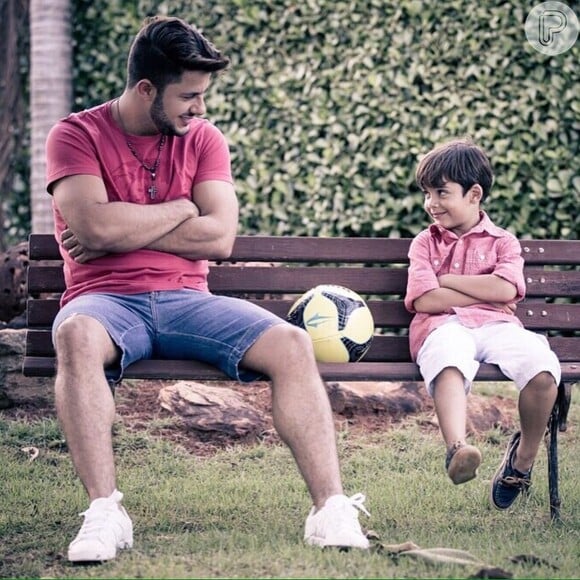 Cristiano Araújo com o filho Bernardo, com pouco mais de 2 anos na época do acidente