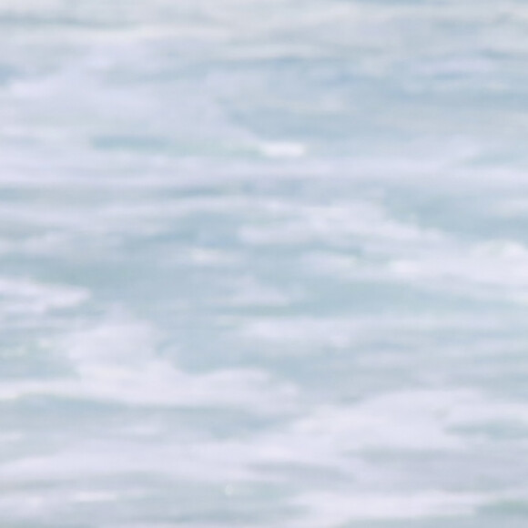 Jade Picon exibe modelos novos de biquínis todos os dias