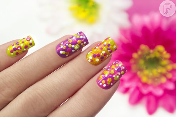 Unhas decoradas para o Carnaval: que tal apostar em nail art com pontilhismo?