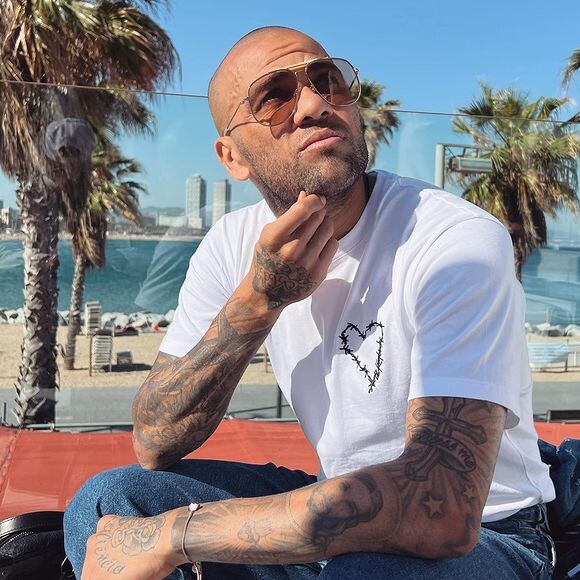 Daniel Alves: advogados do jogador querem que ele tenha passaporte retido e passe a usar pulseira eletrônica para provar que não tem intenção de fugir da Espanha