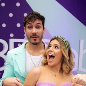 Viih Tube e Eliezer fizeram um chá revelação com o tema BBBaby