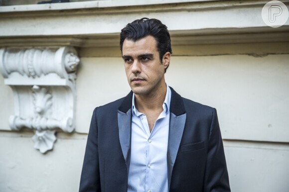 Enrico (Joaquim Lopes) provoca Téo (Paulo Betti), na novela 'Império': 'Ih, tem frutinha na piscina'