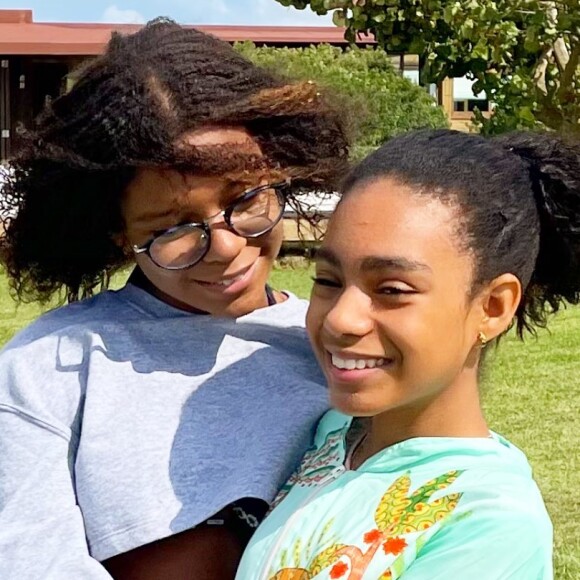 Gloria Maria é mãe de Maria, de 15 anos, e Laura, de 14