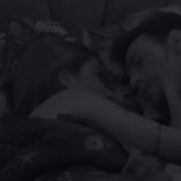 Key Alves e Gustavo dormiram juntinhos no quarto do Líder