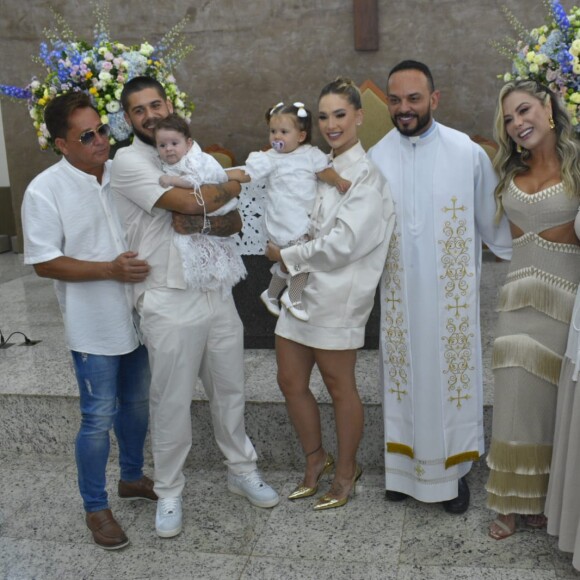 O padre Marcos Rogerio batizou as filhas de Virgínia Fonseca e Zé Felipe