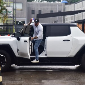 Felipe Titto passeou por São Paulo com carro de R$ 2,3 milhões