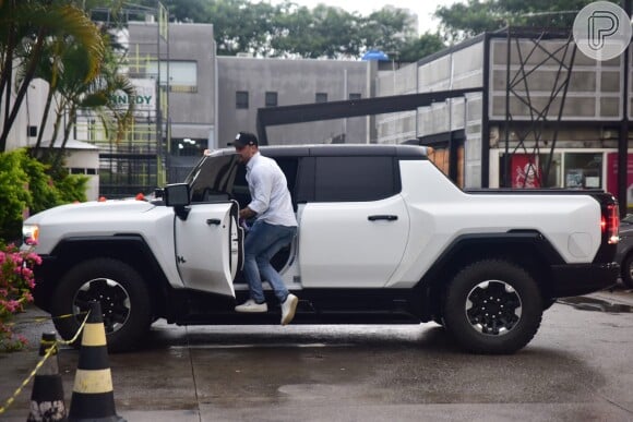 Felipe Titto é dono de um Hummer EV, avaliado em R$ 2,3 milhões