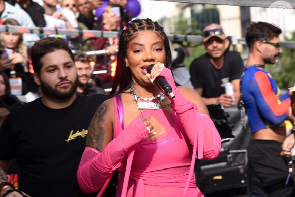 Ludmilla aposta em joiais personalizadas para shows