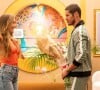 Na novela 'Vai na Fé', Gisela (Sofia Starling) se revolta com Lui Lorenzo (José Loreto) e procura Érika (Letícia Salles) para desabafar: 'Frouxo, madeira sem lei, não dá no couro, arrega na hora H, ele é um milho de pipoca'