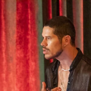 Na novela 'Vai na Fé', Lui Lorenzo (José Loreto) se torna vítima de Anthony (Orlando Caldeira) e Érika (Letícia Salles)