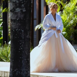 Jennifer Lopez usou 28 vestidos de noiva diferentes em 'Casamento Armado'