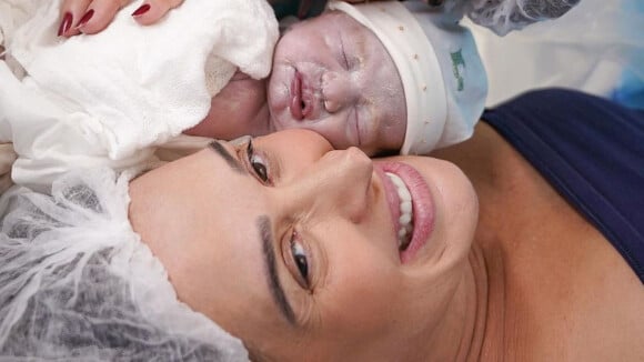 Aparência do filho recém-nascido de Claudia Raia rouba a cena: 'Deveria mudar de nome'
