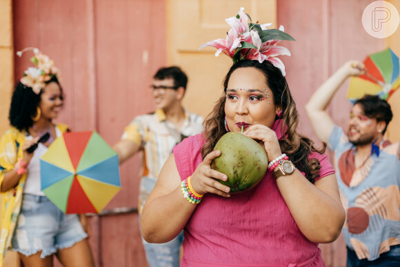 Água de coco é outro alimento certeiro para repôr as energias no Carnaval
