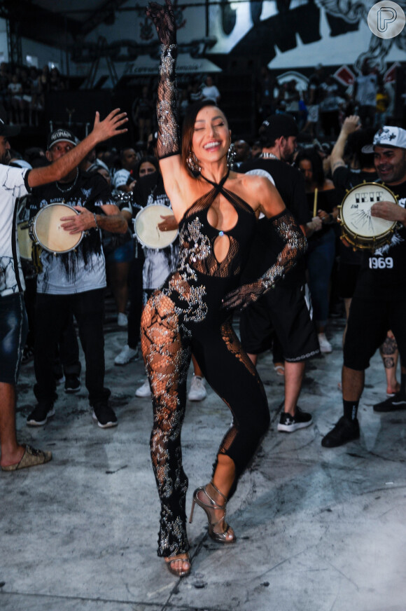 Sabrina Sato mostrou muito samba no pé no último ensaio da Gaviões da Fiel para o carnaval 2023