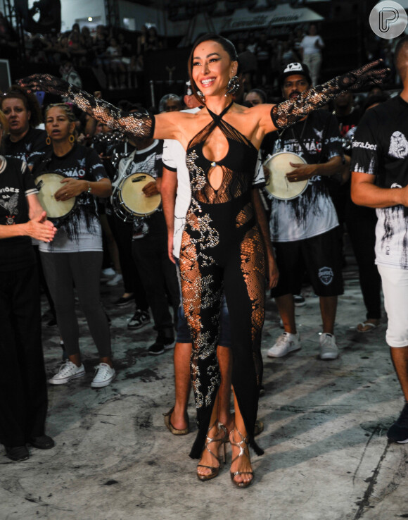 Sabrina Sato escolheu um novo look arrasador para o ensaio da Gaviões da Fiel para o carnaval 2023