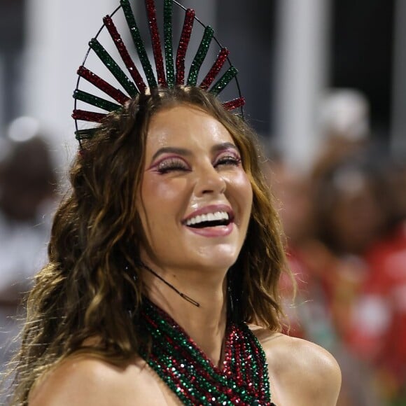 Paolla Oliveira tem chamado atenção pelos looks ousados em ensaios de Carnaval