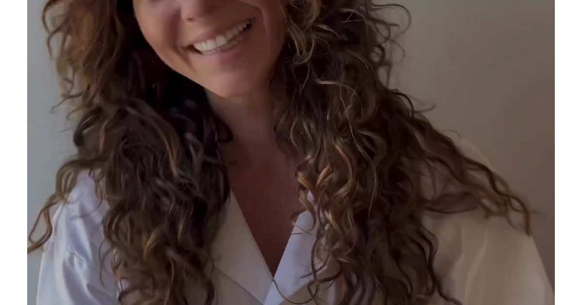 Paolla Oliveira com cabelos cacheados: 'Mudar precisa estar acompanhado