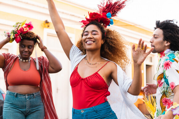 Carnaval 2023: previsão dos signos aponta beijos, paquera, namoro e até 'fogo', segundo astrólogo