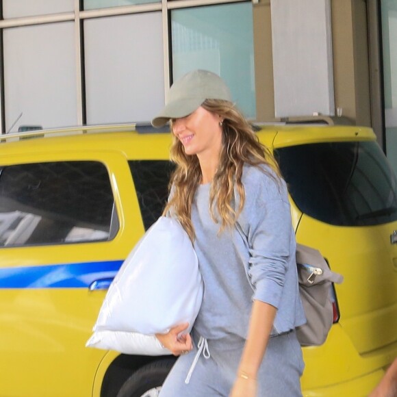 Gisele Bündchen chegou no Brasil na manhã deste sábado