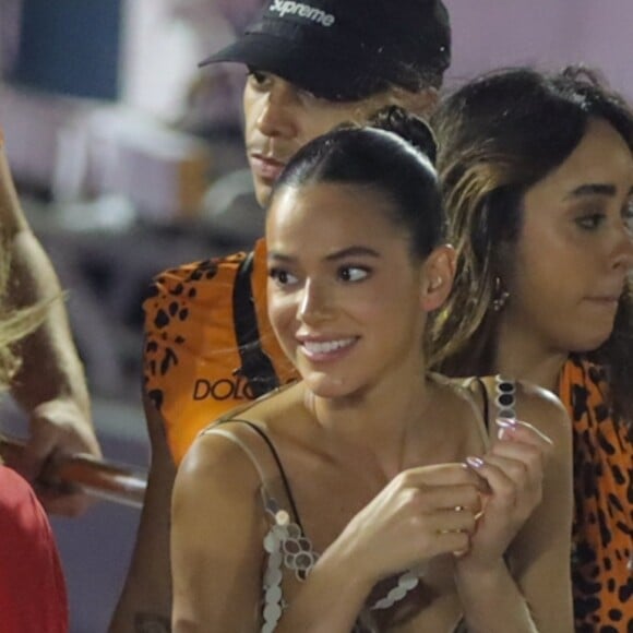 Bruna Marquezine deixou Salvador e veio curtir o Carnaval do Rio de Janeiro