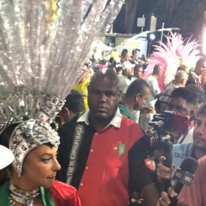 Paolla Oliveira foi vista visivelmente irritada por conta de problemas relacionados ao figurino