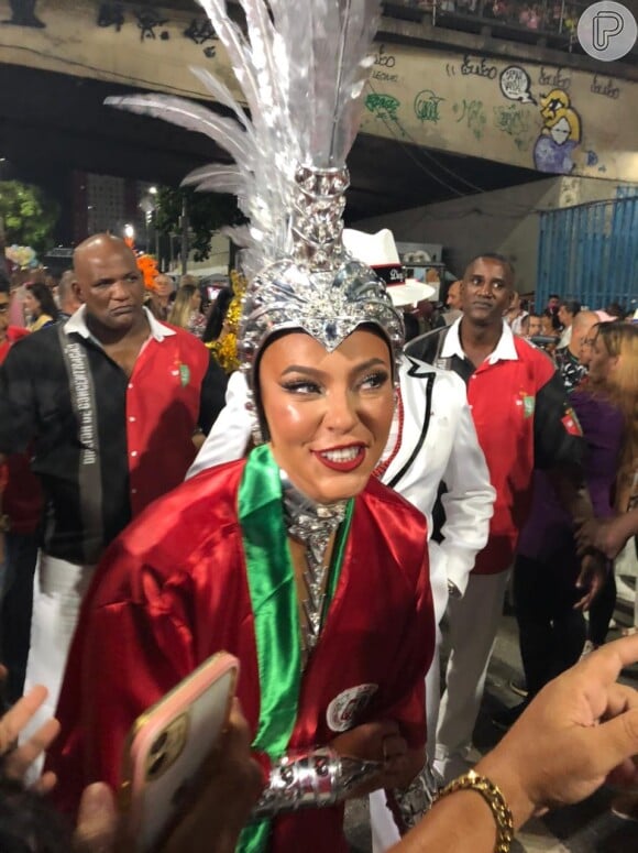 Paolla Oliveira no Carnaval 2023: com um look sensual inspirado nos metais de Ogum, a atriz foi aclamada pelo público na passarela do samba