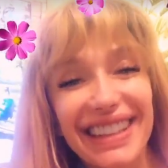 Michelly X: 'A única coisa foi que eu não tinha acesso à concentração, aí ela, desesperada, porque eu tinha que fechar as fivelas que prendiam o costeiro à roupa'