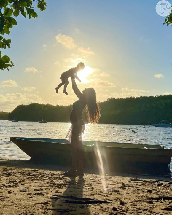 Thaila Ayala sofreu ataques após postar foto nua com filho de 1 ano