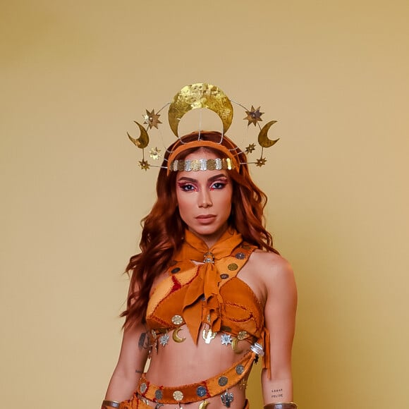 Um dos looks de Anitta no Carnaval foi o da cangaceira Maria Bonita