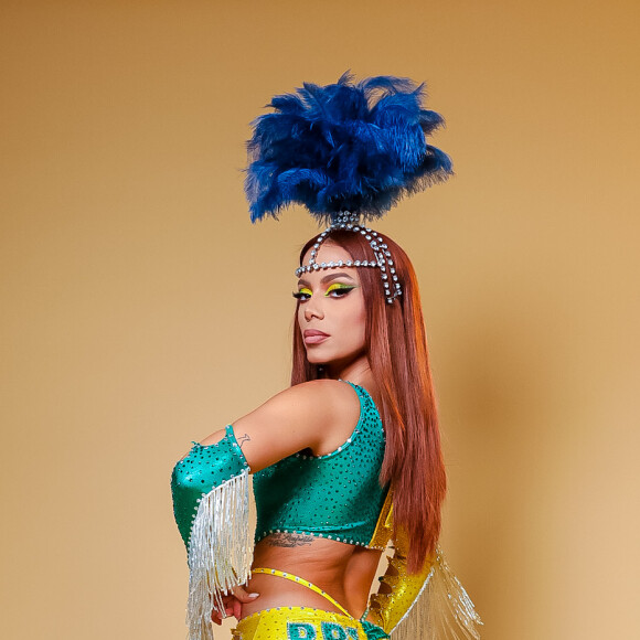 Look de Anitta como Guerreira do Brasil foi pedido da cantora para Carnaval
