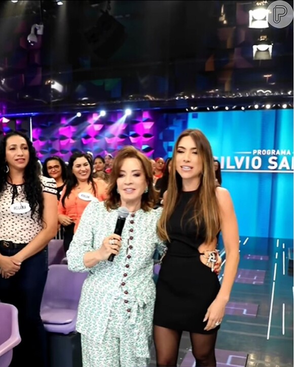 Iris Abravanel apareceu de surpresa nos bastidores do programa ao lado da filha Patrícia Abravanel