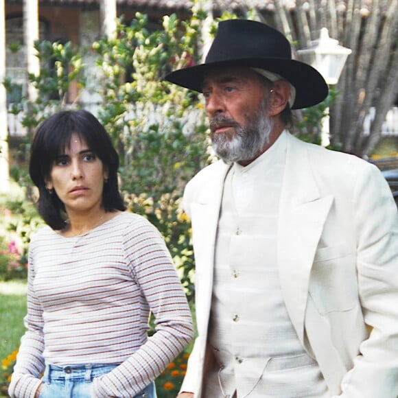 Geremias (Raul Cortez) desmascara Marieta/Rafaela (Gloria Pires), que se passou por sua sobrinha-neta, na novela 'O Rei do Gado'