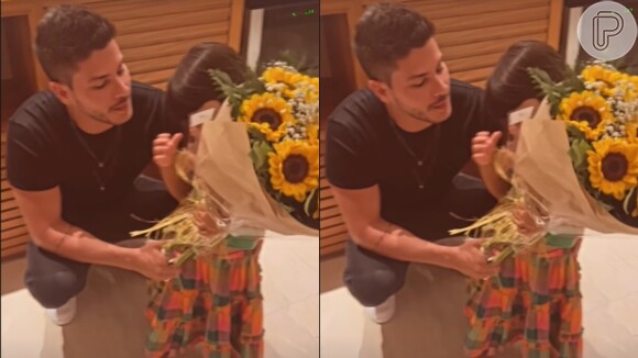 Arthur Aguiar recebeu a filha com flores