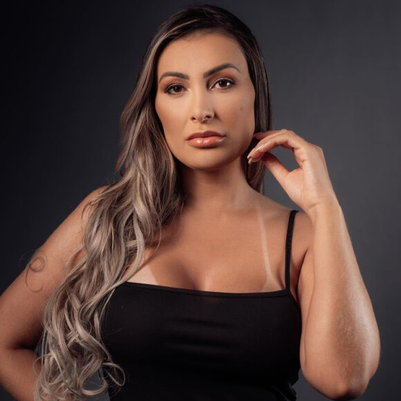 Andressa Urach concedeu uma entrevista ao programa 'Vibes e Tal', da Rádio Boa FM, do Piauí