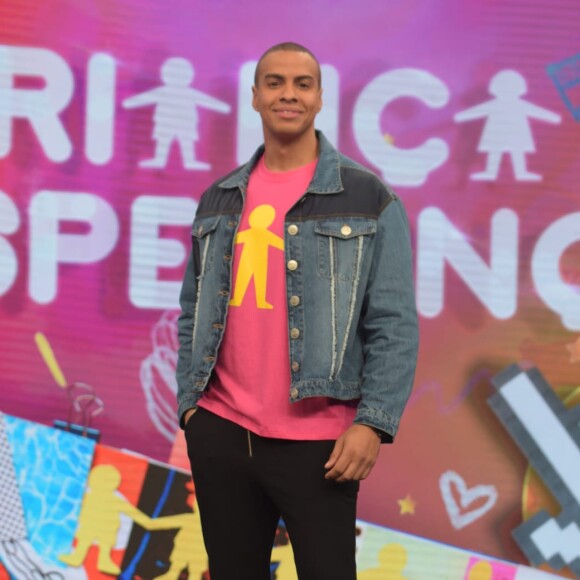 Apresentador do 'É de Casa', o jornalista esportivo Thiago Oliveira está no time do 'Dança dos Famosos 2023'