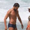 Cauã Reymond vai à praia sem a companhia de Grazi Massafera, no Rio, nesta quinta-feira, 8 de janeiro de 2015