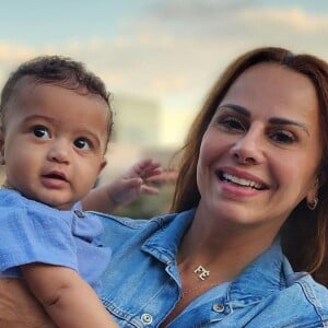 Viviane Araujo se derreteu pelas fotos com o filho: 'Alegria da minha vida'