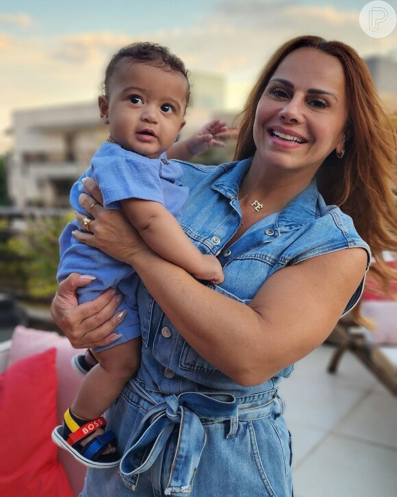 Viviane Araujo se derreteu pelas fotos com o filho: 'Alegria da minha vida'