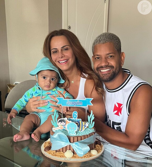 Viviane Araujo e Guilherme Militão fizeram festinha íntima para celebrar os 6 meses de Joaquim