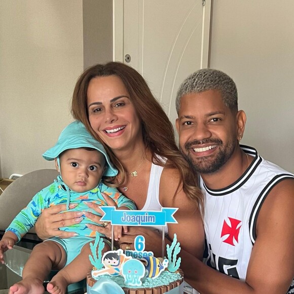 Viviane Araujo e Guilherme Militão fizeram festinha íntima para celebrar os 6 meses de Joaquim