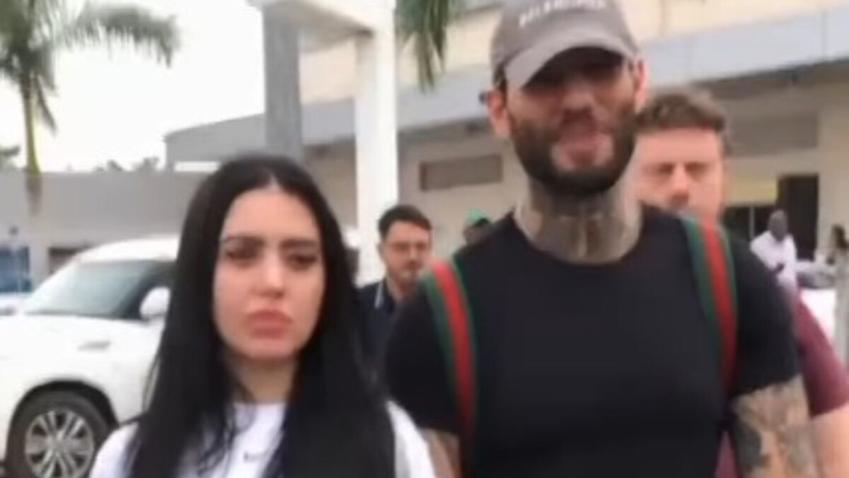 Tá rolando! MC Mirella e Lucas Lucco surgem de mãos dadas em desembarque na  África. Vídeos! - Purepeople