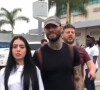 MC Mirella e Lucas Lucco foram flagrados de mãos dadas assim que deixaram o aeroporto em Angola
