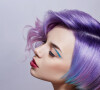 As mulheres passaram a se expressar através das cores exóticas dos cabelos