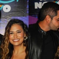 Simone Mendes troca beijo apaixonado com marido, Kaká Diniz, em gravação de DVD de dupla sertaneja