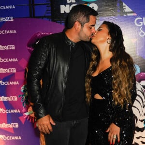 Simone Mendes e o marido, Kaká Diniz, foram fotografados em clima de romance