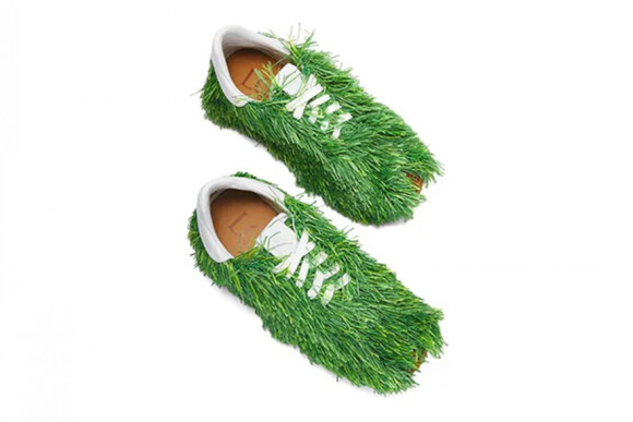 Sapato feito de grama