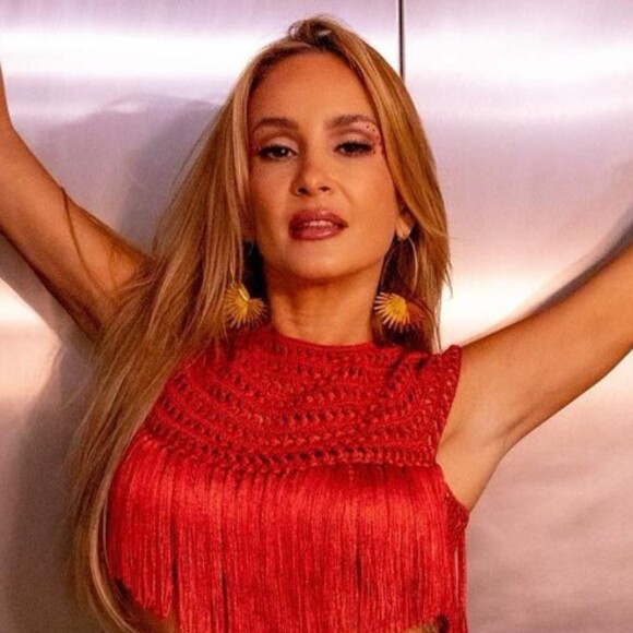 Claudia Leitte mostra antes e depois de mudança do visual