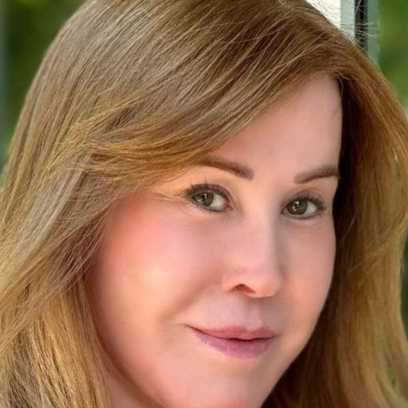 Zilu Godoi precisou de muita paciência nesta segunda-feira (20) para lidar com a falta de atenção de alguns seguidores